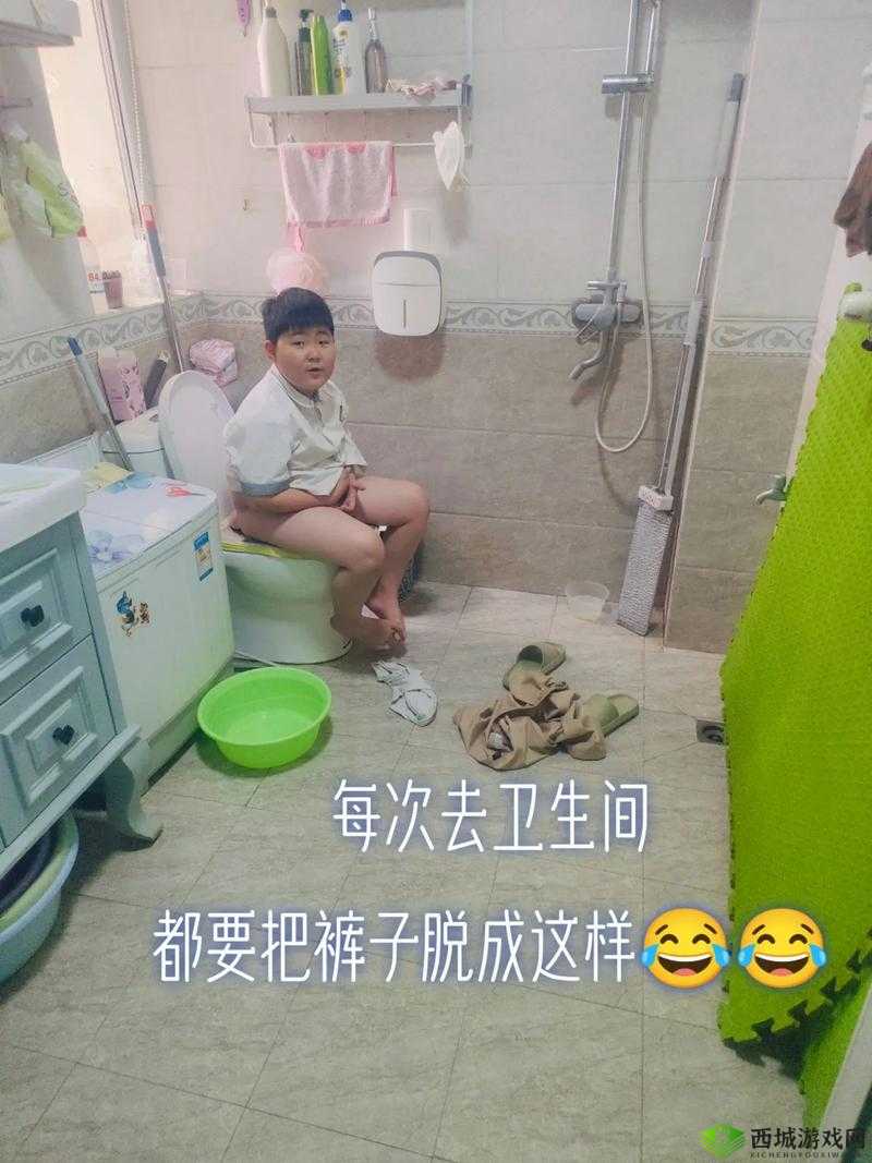 揭秘班级男生都扒胸罩脱裤衩现象:背后原因与校园文化深度解析